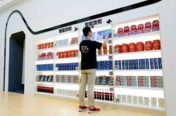 记者：萨尔瓦多受伤的部位是此前受伤的右脚踝；情况还要观察
